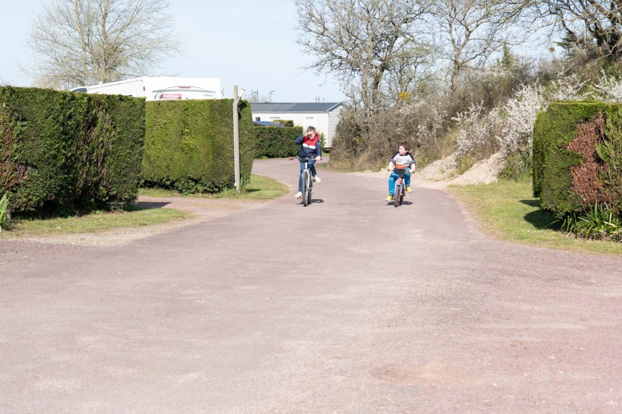 Camping Les Carolins Saint-Lo-d'Ourville 外观 照片